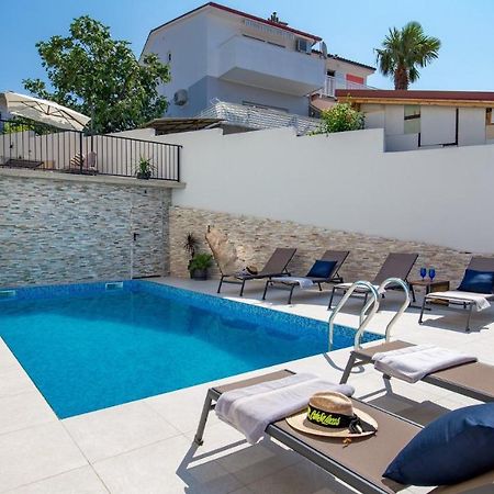 Apartments Villa Frankola With Swimming Pool 茨里克韦尼察 外观 照片