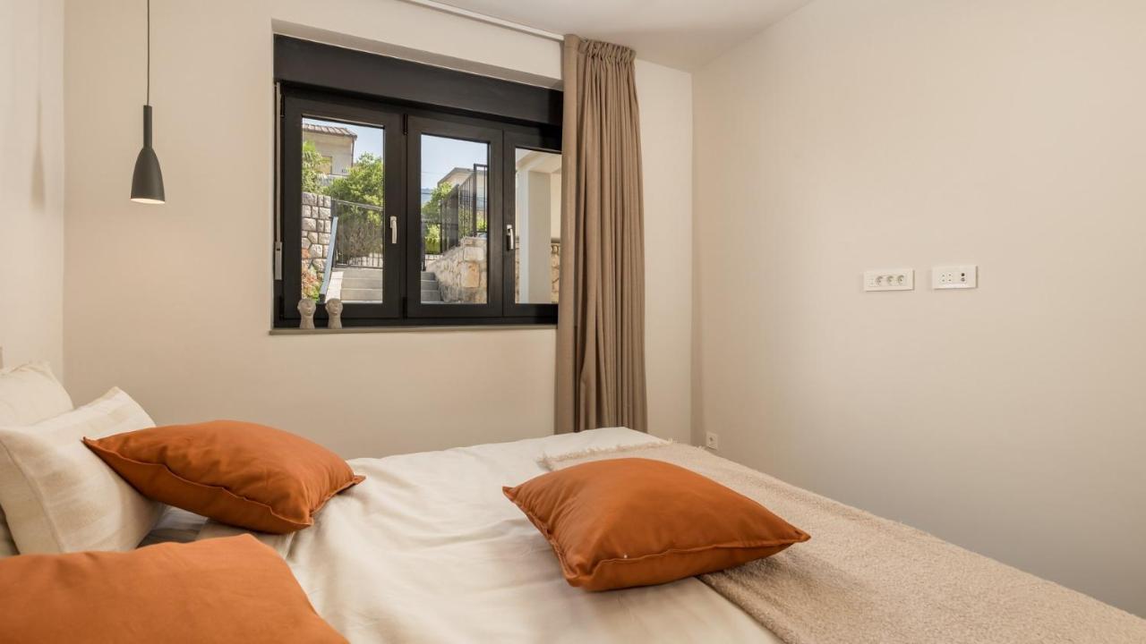 Apartments Villa Frankola With Swimming Pool 茨里克韦尼察 外观 照片