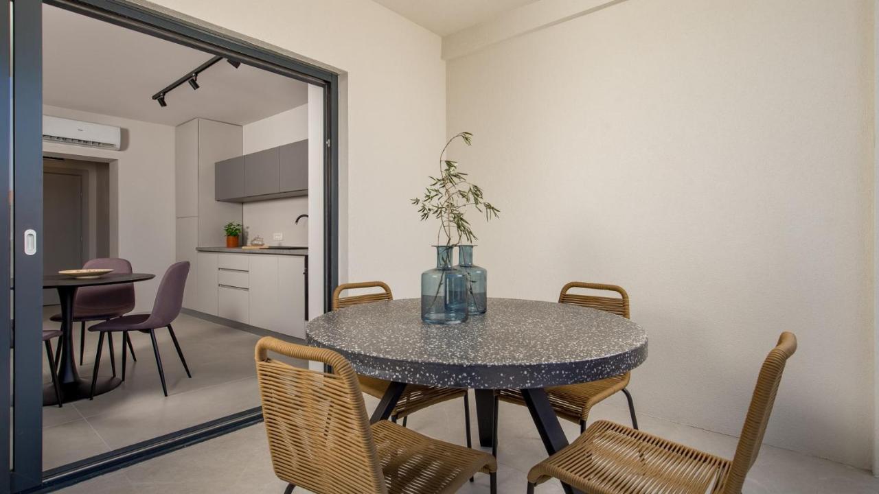 Apartments Villa Frankola With Swimming Pool 茨里克韦尼察 外观 照片