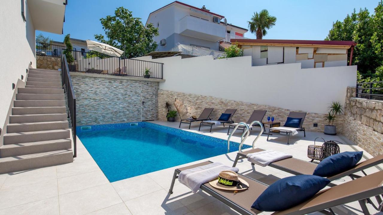 Apartments Villa Frankola With Swimming Pool 茨里克韦尼察 外观 照片
