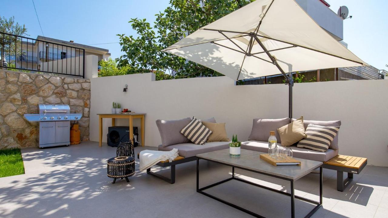 Apartments Villa Frankola With Swimming Pool 茨里克韦尼察 外观 照片