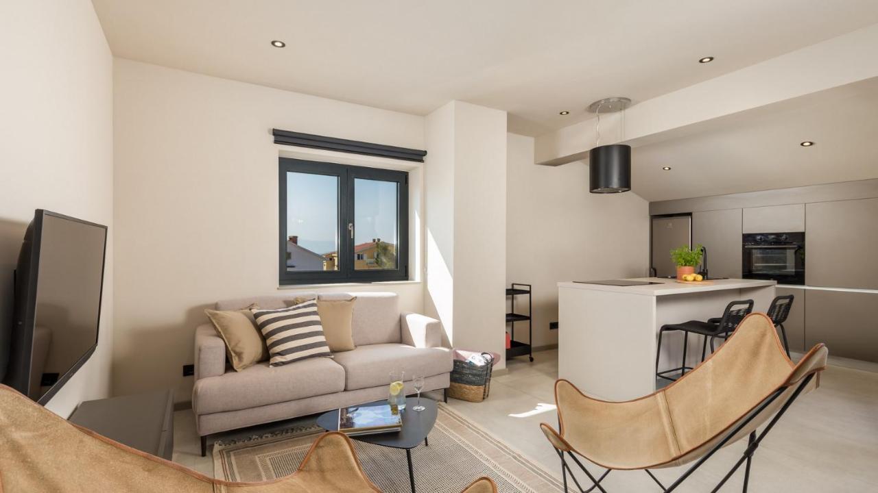 Apartments Villa Frankola With Swimming Pool 茨里克韦尼察 外观 照片