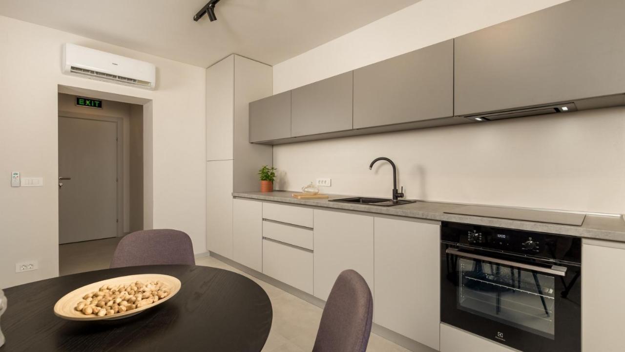 Apartments Villa Frankola With Swimming Pool 茨里克韦尼察 外观 照片