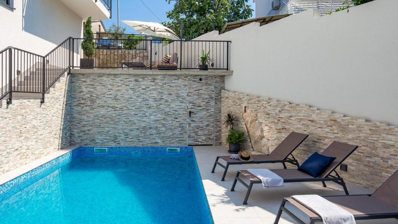 Apartments Villa Frankola With Swimming Pool 茨里克韦尼察 外观 照片