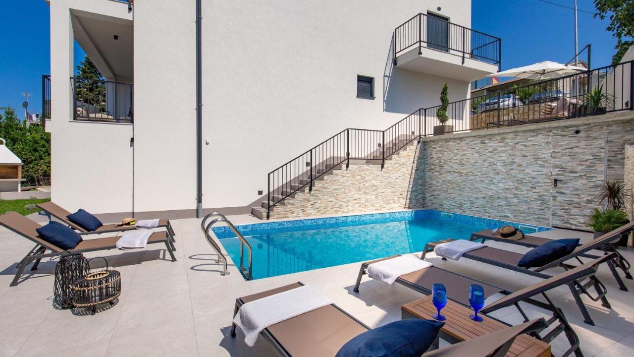 Apartments Villa Frankola With Swimming Pool 茨里克韦尼察 外观 照片