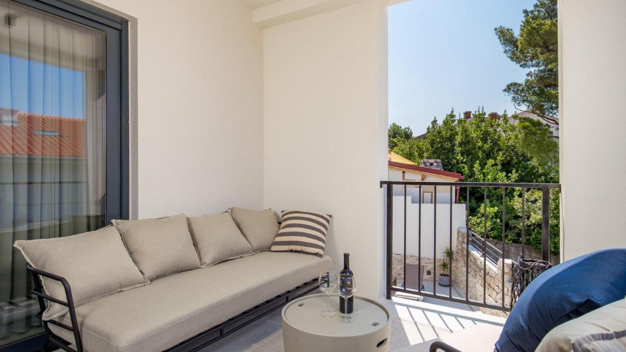 Apartments Villa Frankola With Swimming Pool 茨里克韦尼察 外观 照片