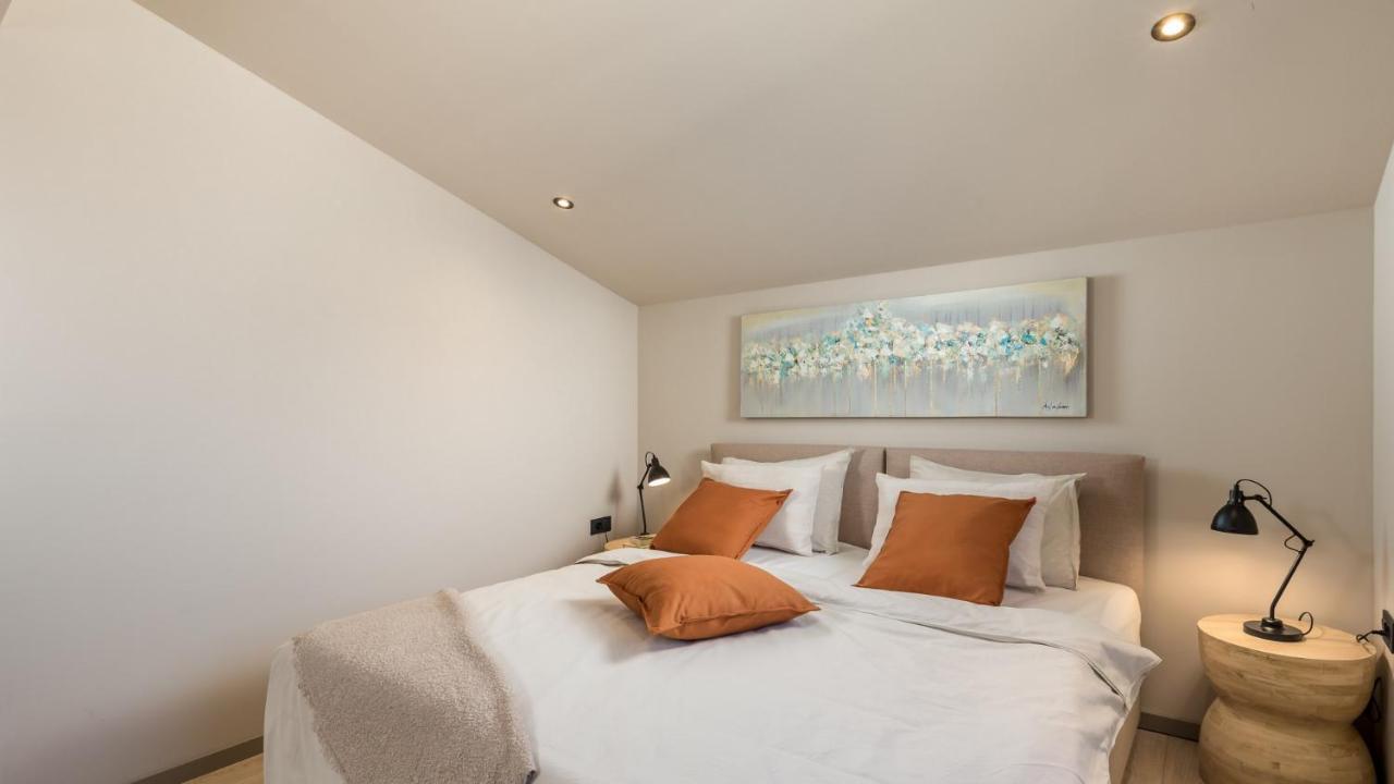 Apartments Villa Frankola With Swimming Pool 茨里克韦尼察 外观 照片