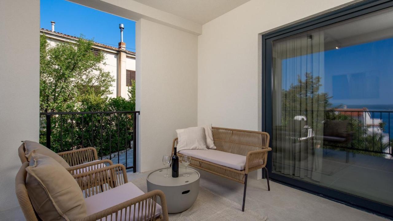 Apartments Villa Frankola With Swimming Pool 茨里克韦尼察 外观 照片
