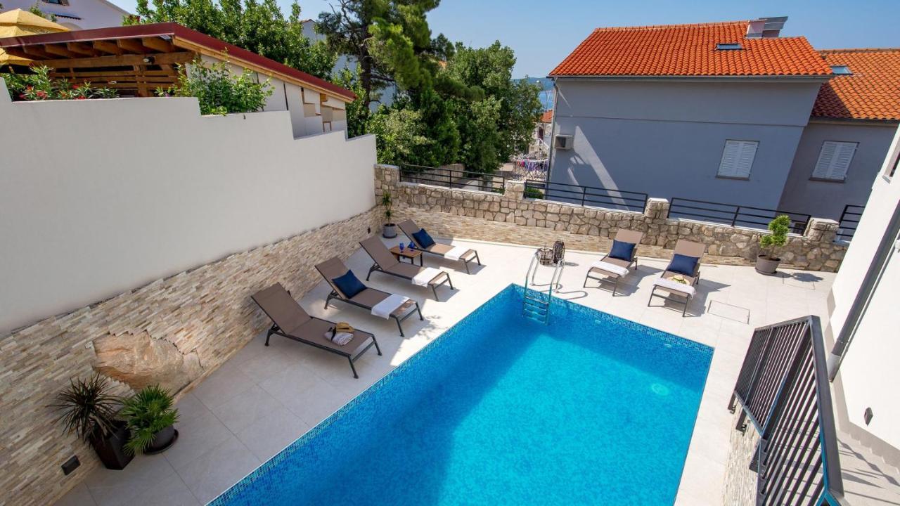 Apartments Villa Frankola With Swimming Pool 茨里克韦尼察 外观 照片