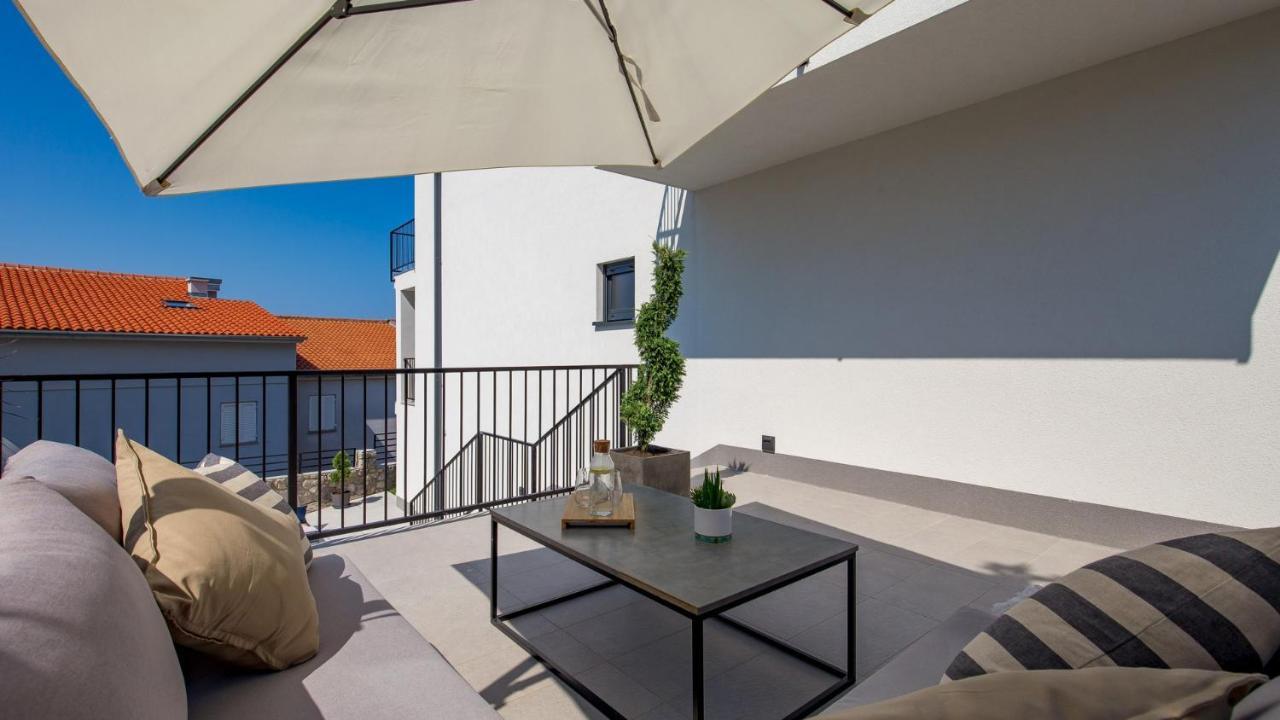 Apartments Villa Frankola With Swimming Pool 茨里克韦尼察 外观 照片