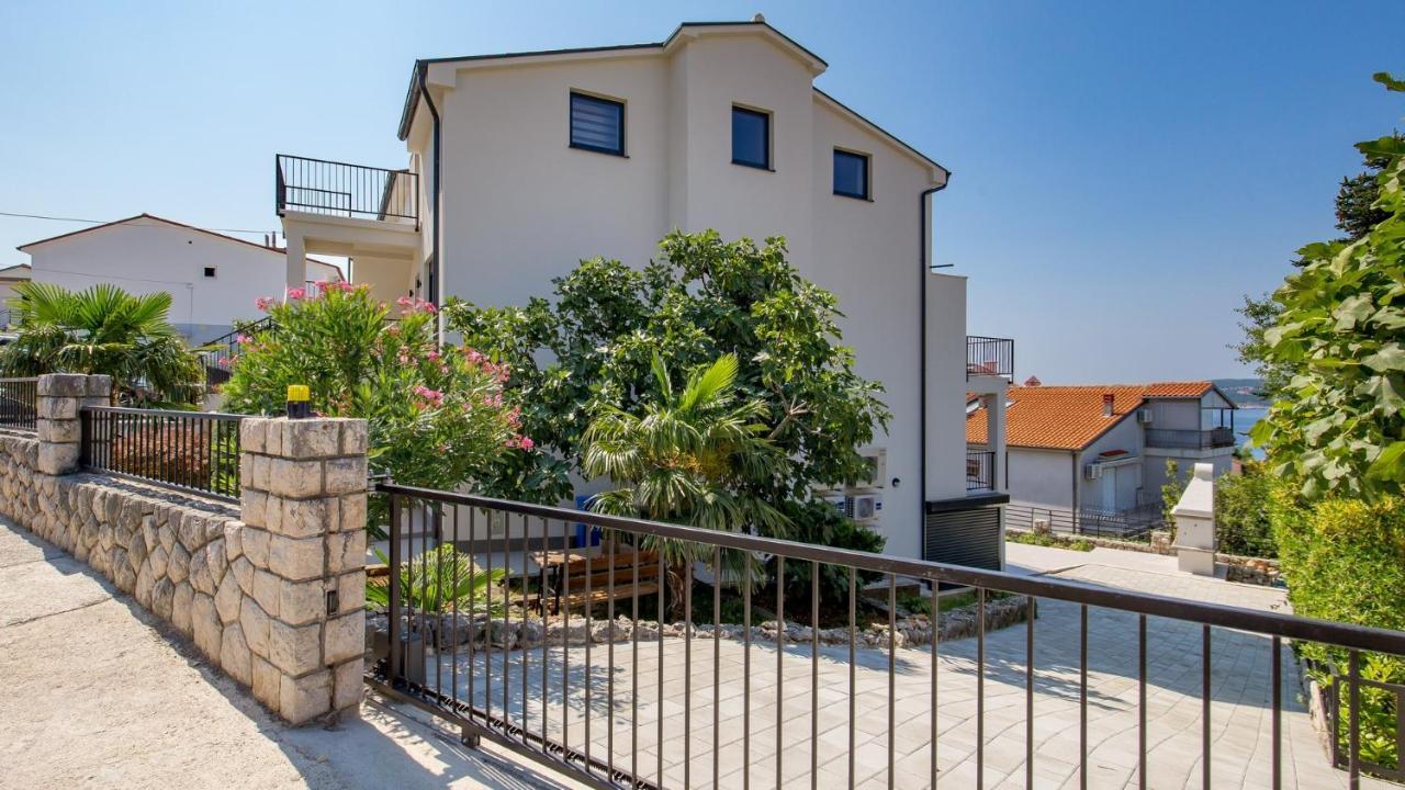 Apartments Villa Frankola With Swimming Pool 茨里克韦尼察 外观 照片